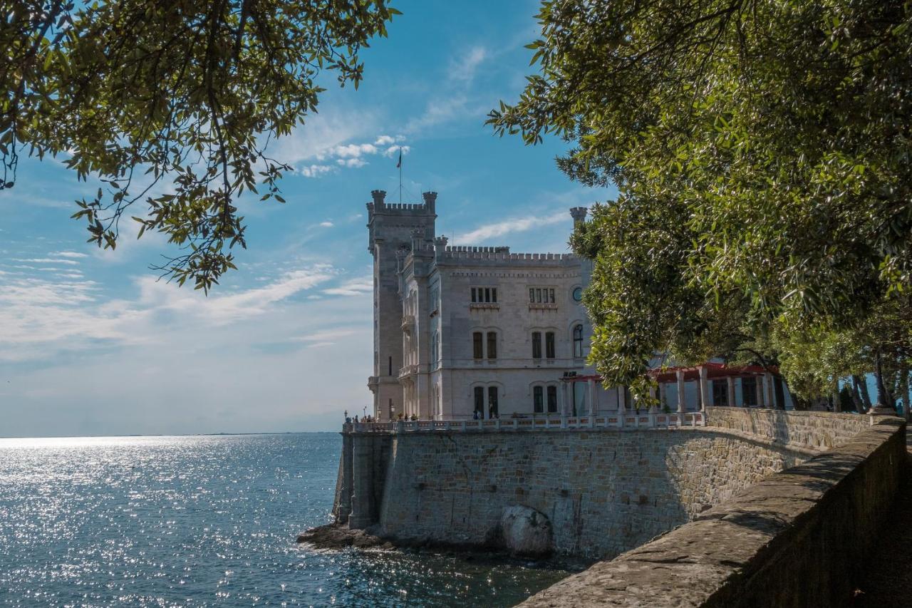 Residenza D'Annunzio Apartment Триест Екстериор снимка